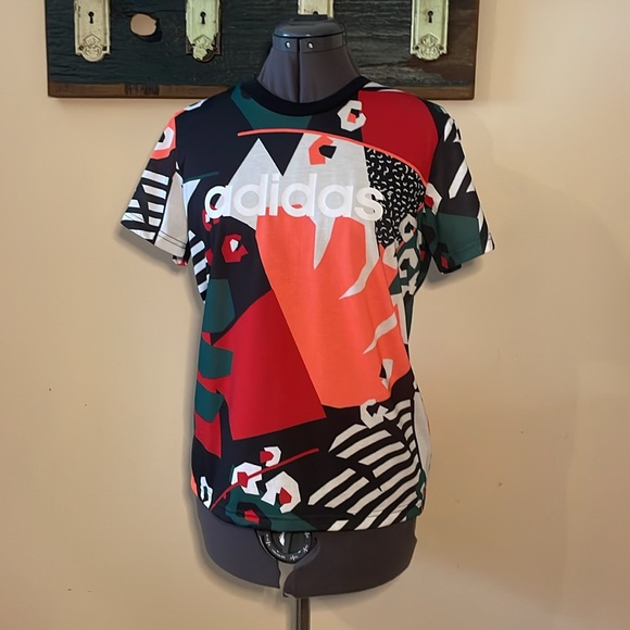 Adidas x Farm Rio Colourful Graphic T-Shirt Size Medium - Picture 2 of 16